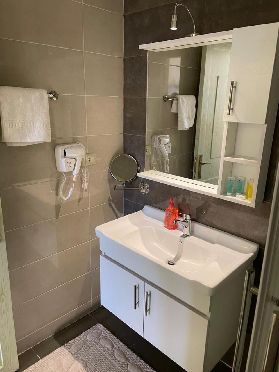 Classy Hostel Madaba Luaran gambar